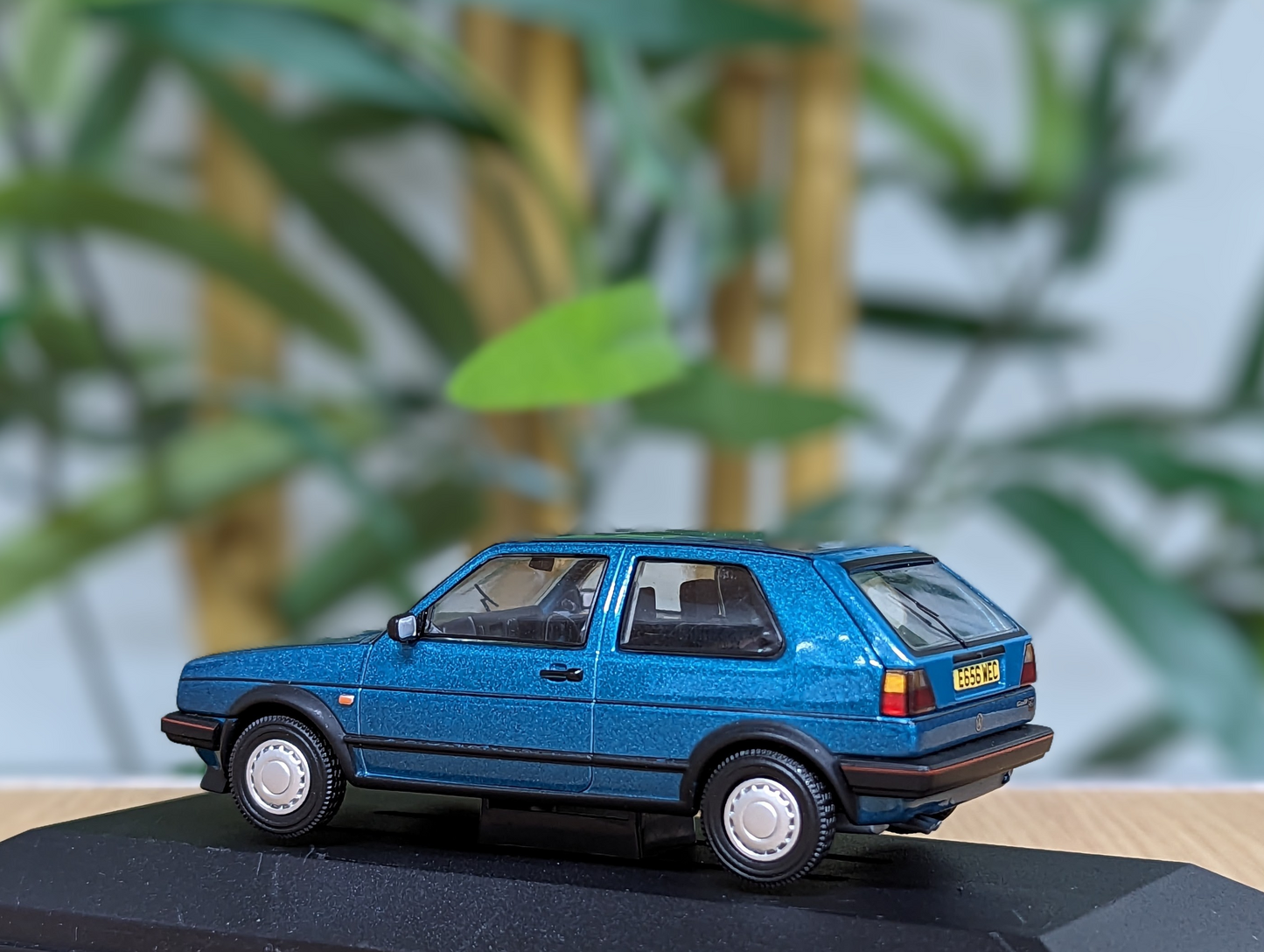 Corgi Vanguards - VA13606 - 1/43 Diecast Car Scale Model - Volkswagen Golf Mk2 GTI 16v - Monza Blue