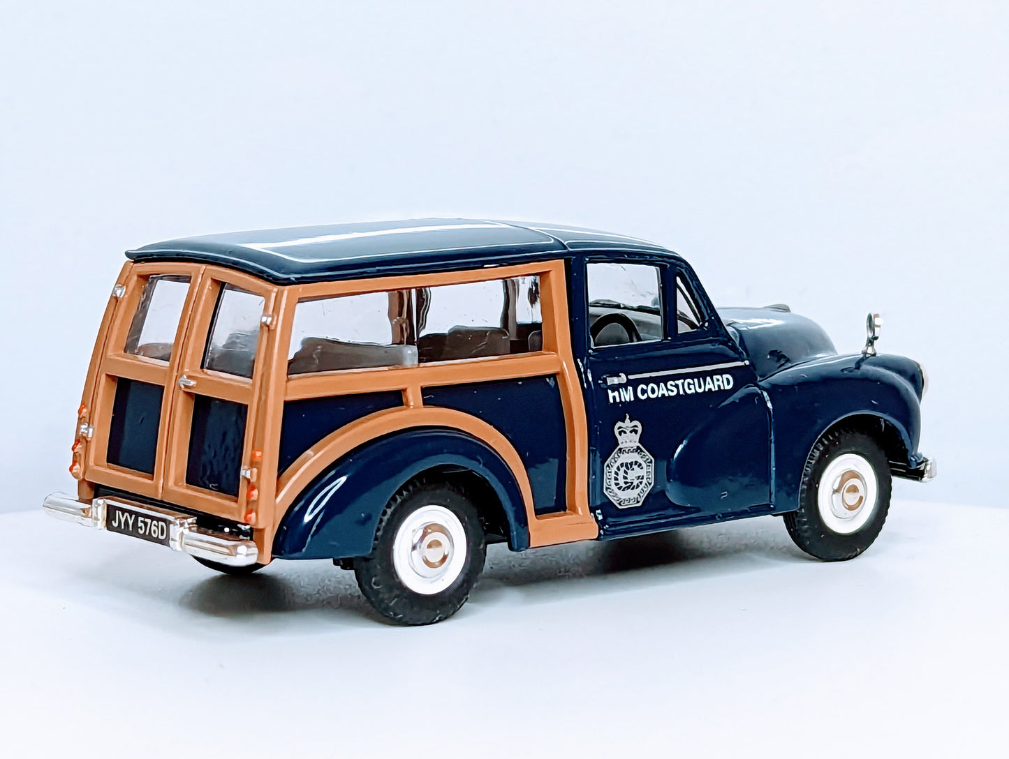 Vanguards 1/43 Diecast Car Scale Model - VA10003 - Morris Minor Traveller - HM Coastguard