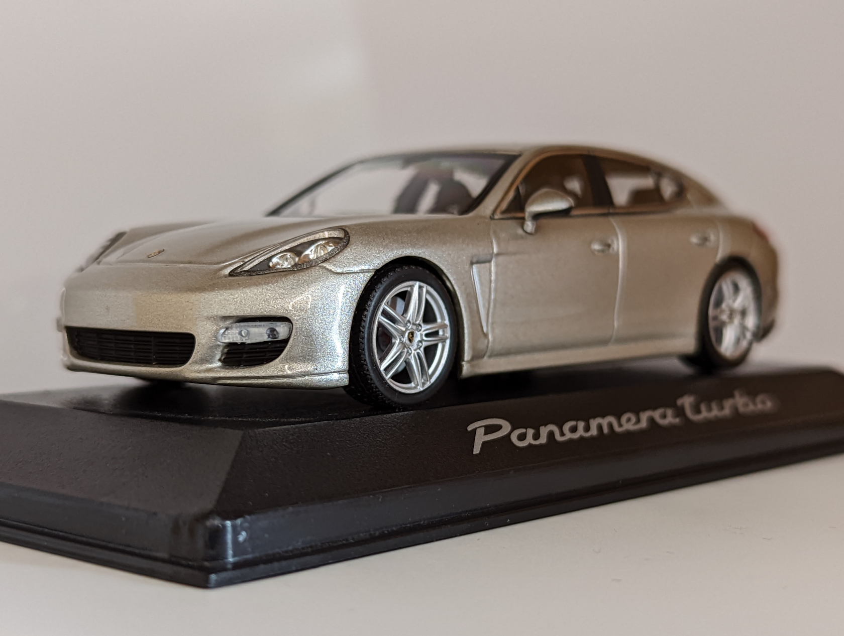 Minichamps Dealer Porsche Panamera - Metallic Silver - 1/43 Diecast Car  Scale Model